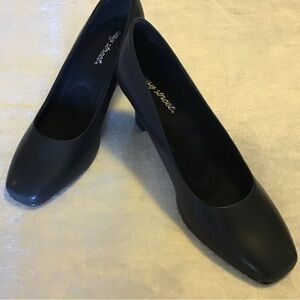 Easy Street Women's Black Mid-Heel Dress Pumps